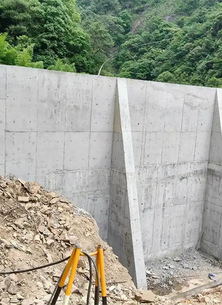 新乡牧野区重力式挡土墙